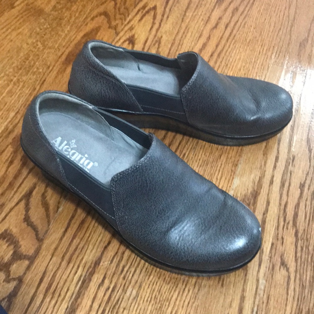 Algeria silver clogs